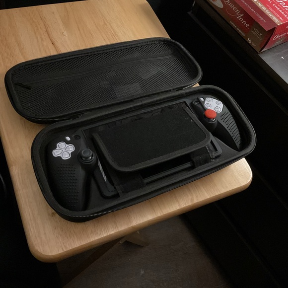 Black Handheld Gaming Console - Picture 7 of 8